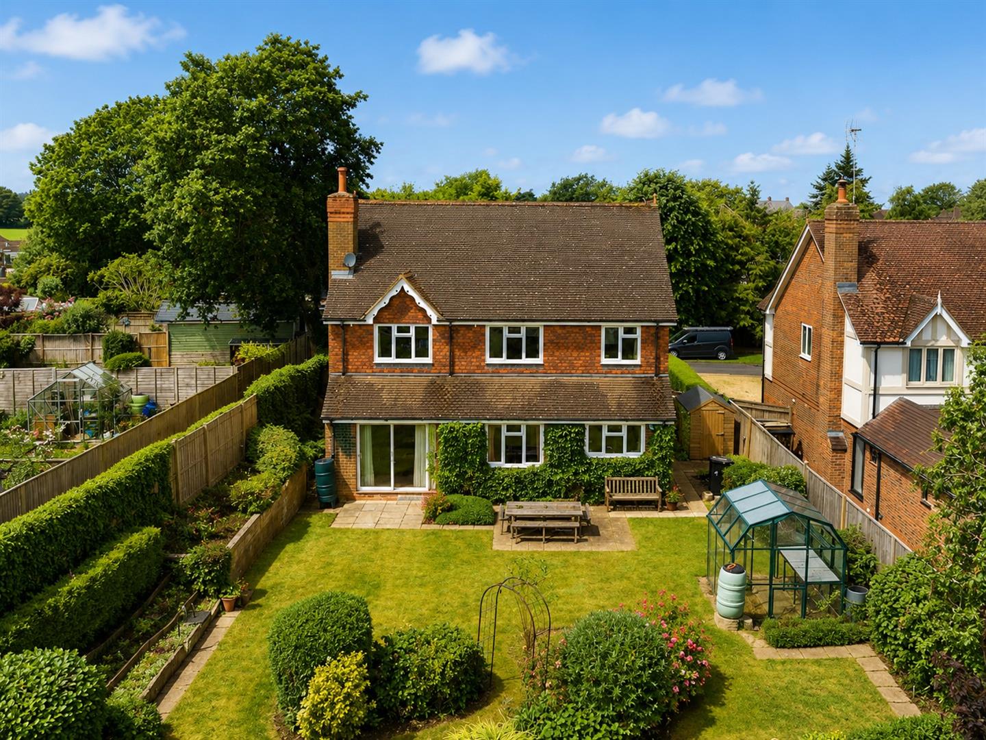 5 bed property in Carew Close, Reading
